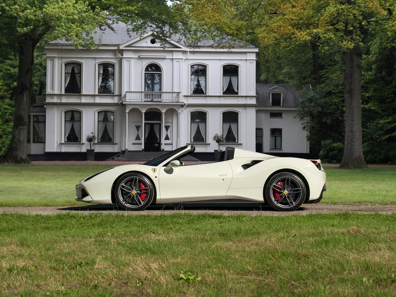 Ferrari 488 - 3.9 Spider HELE | Carbon ext. | New Power 06-2028 | Lift | CarPlay - AutoWereld.nl