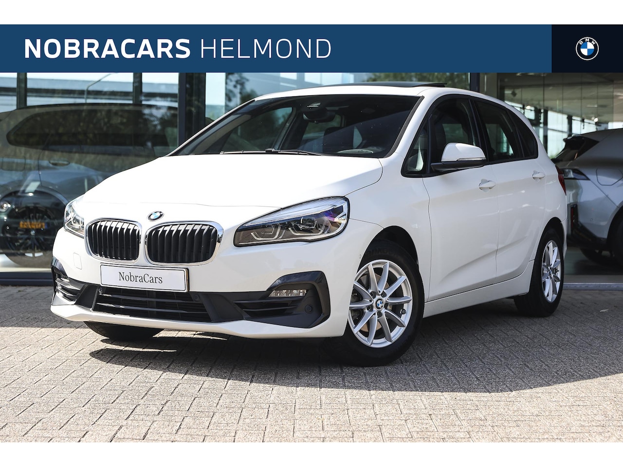 BMW 2-serie Active Tourer - 218i Executive Automaat / Trekhaak / Panoramadak / Sportstoelen / Achteruitrijcamera / LED - AutoWereld.nl