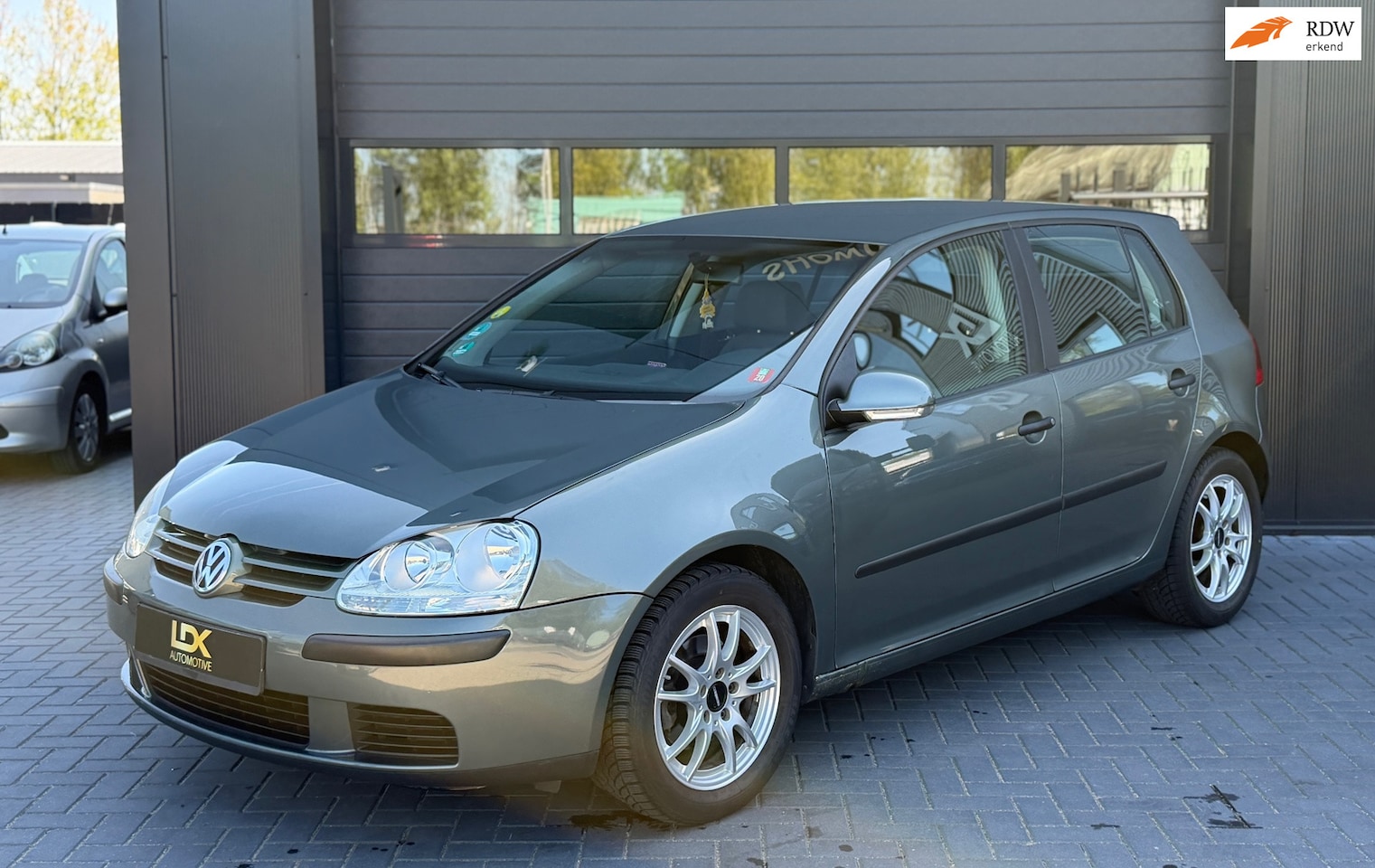 Volkswagen Golf - 1.6 Turijn | Automaat | Nw ketting |Stoel verwarming - AutoWereld.nl