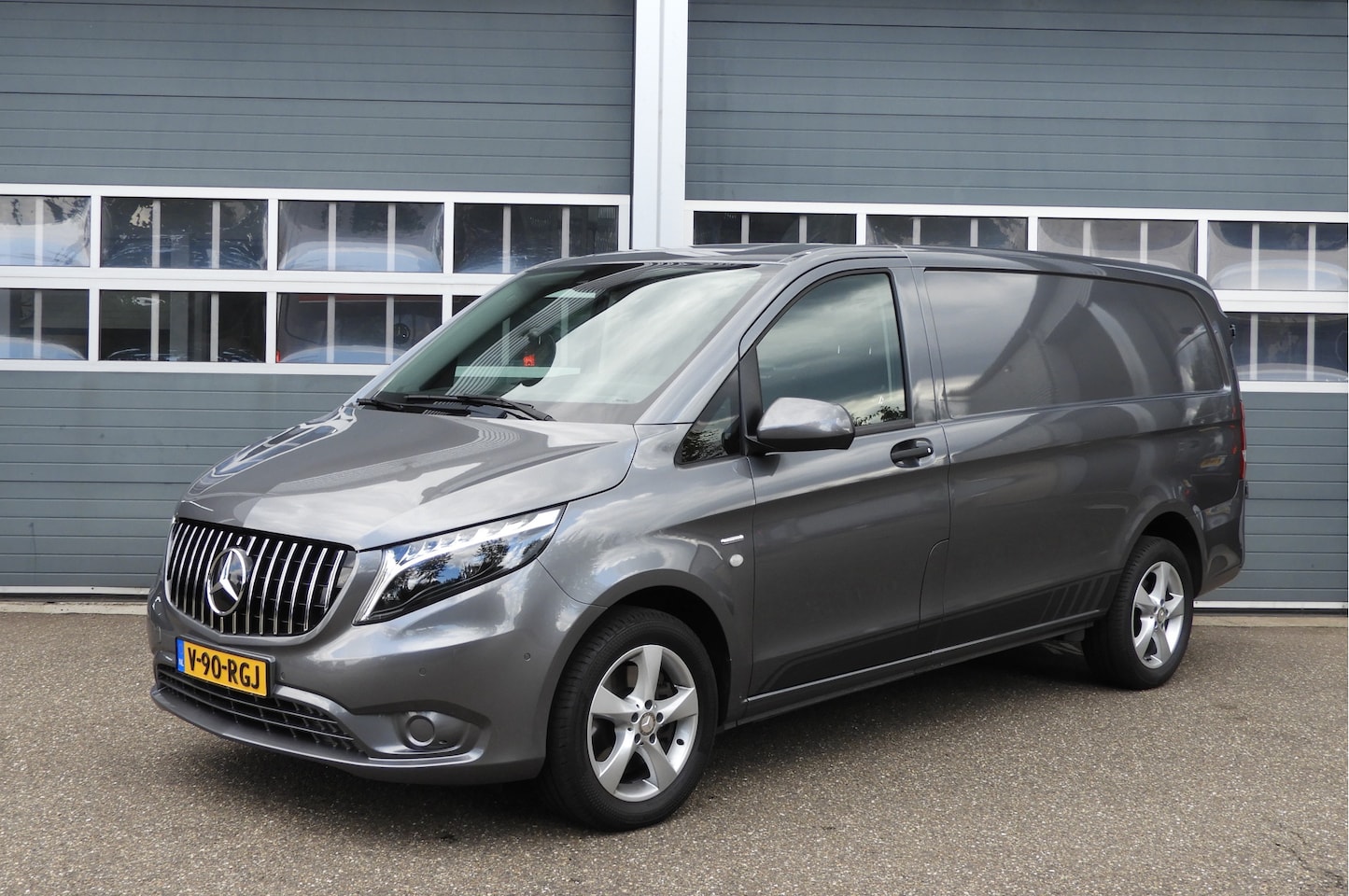Mercedes-Benz Vito - 119 CDI Lang AUT | LED | NAV | CAMERA | TREKHAAK - AutoWereld.nl