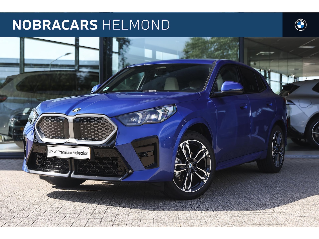 BMW iX2 - eDrive20 M Sport / Sportstoelen / Achteruitrijcamera / Stoelverwarming / Getint glas - AutoWereld.nl