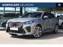 BMW iX2 - eDrive20 M Sport / Trekhaak / Sportstoelen / Comfort Access / Achteruitrijcamera / Getint