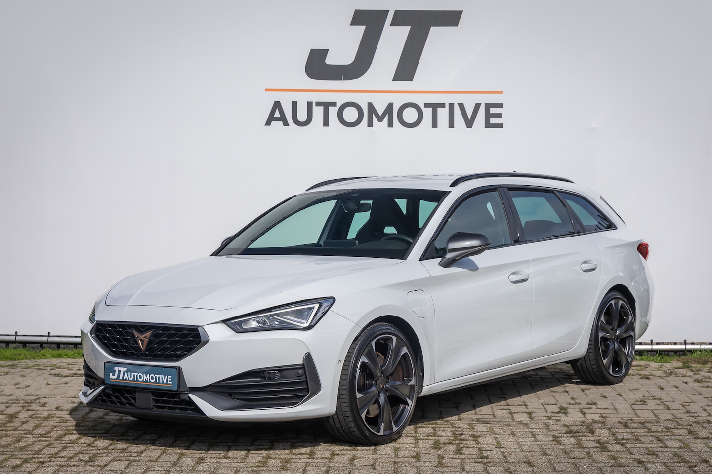 CUPRA Leon - 1.4 e-Hyb 245pk VZ plug in hyb Trekhaak | Stoelverwarming | Stuurverwarming | memory stoel - AutoWereld.nl