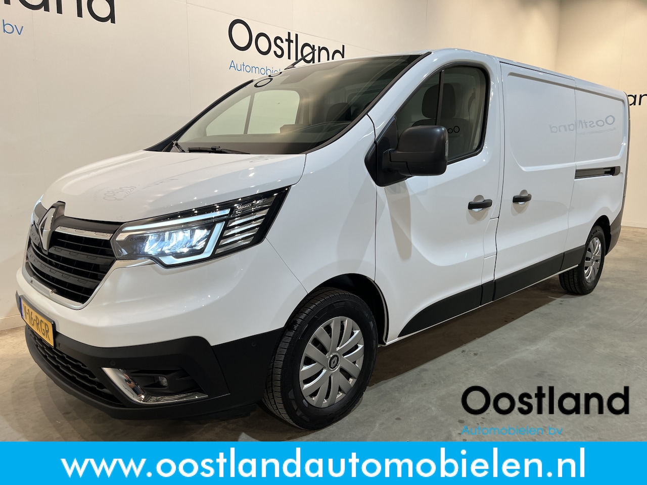 Renault Trafic - 2.0 dCi 130 PK L2H1 / Euro 6 / Schuifdeur L + R / LED / Airco / Cruise Control / Camera / - AutoWereld.nl