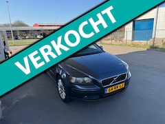 Volvo S40 - 1.8 Momentum, Nw Model, Alu inleg, ECC, Cruise Contr, 17" LM Wln, Nw APK, Youngtimer bijte