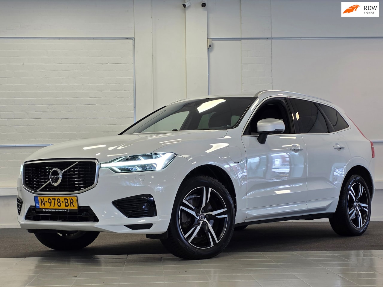 Volvo XC60 - 2.0 T8 Twin Engine SOH 84% Inscription Schuif/kanteldak Trekhaak Bowers & Wilkins - AutoWereld.nl