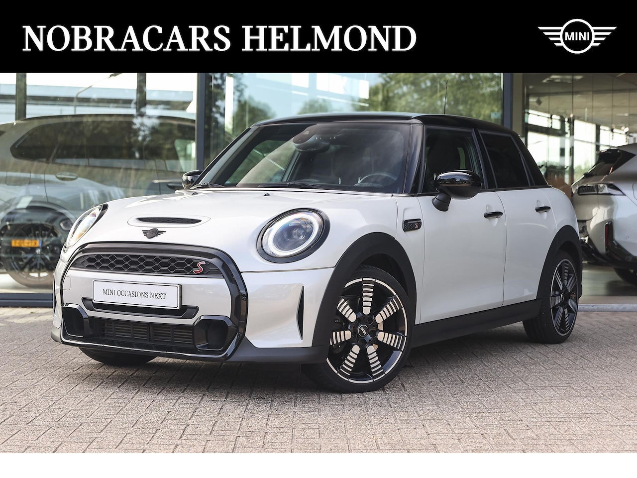 MINI Cooper S - Hatchback Classic Automaat / Sportstoelen / Comfort Access / Achteruitrijcamera / 18" LM P - AutoWereld.nl