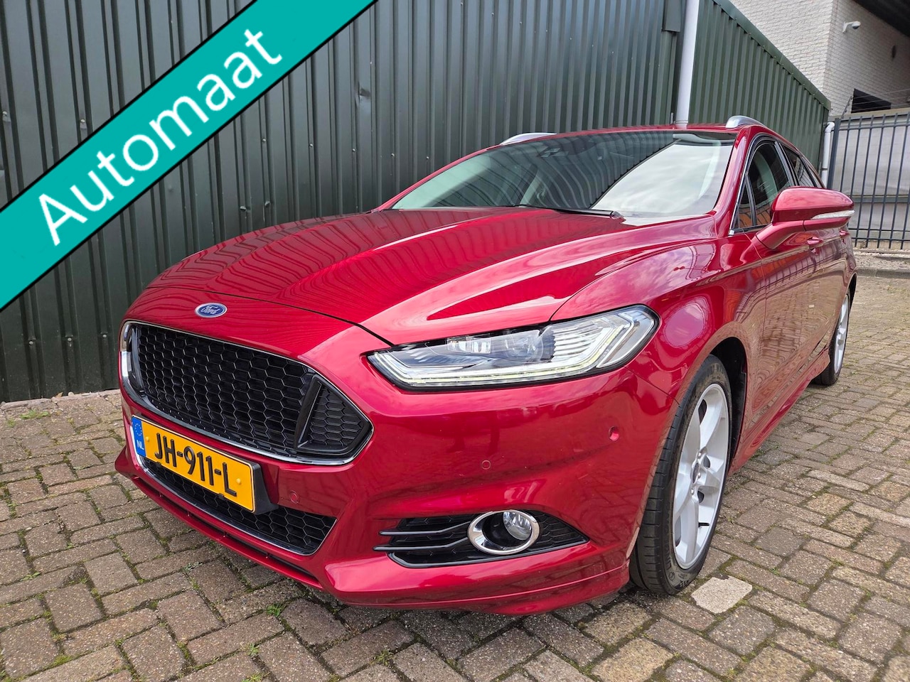 Ford Mondeo Wagon - 2.0 Vignale LEDER PANO 240PK - AutoWereld.nl
