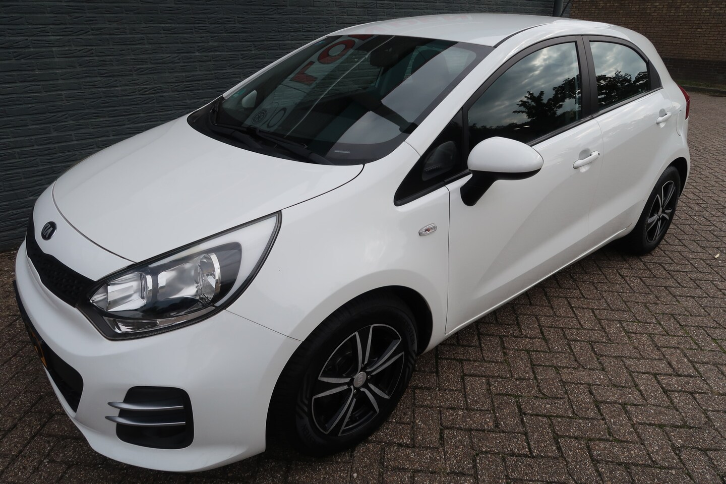 Kia Rio - 1.2 CVVT ComfortLine Nieuwe banden en remmen - AutoWereld.nl