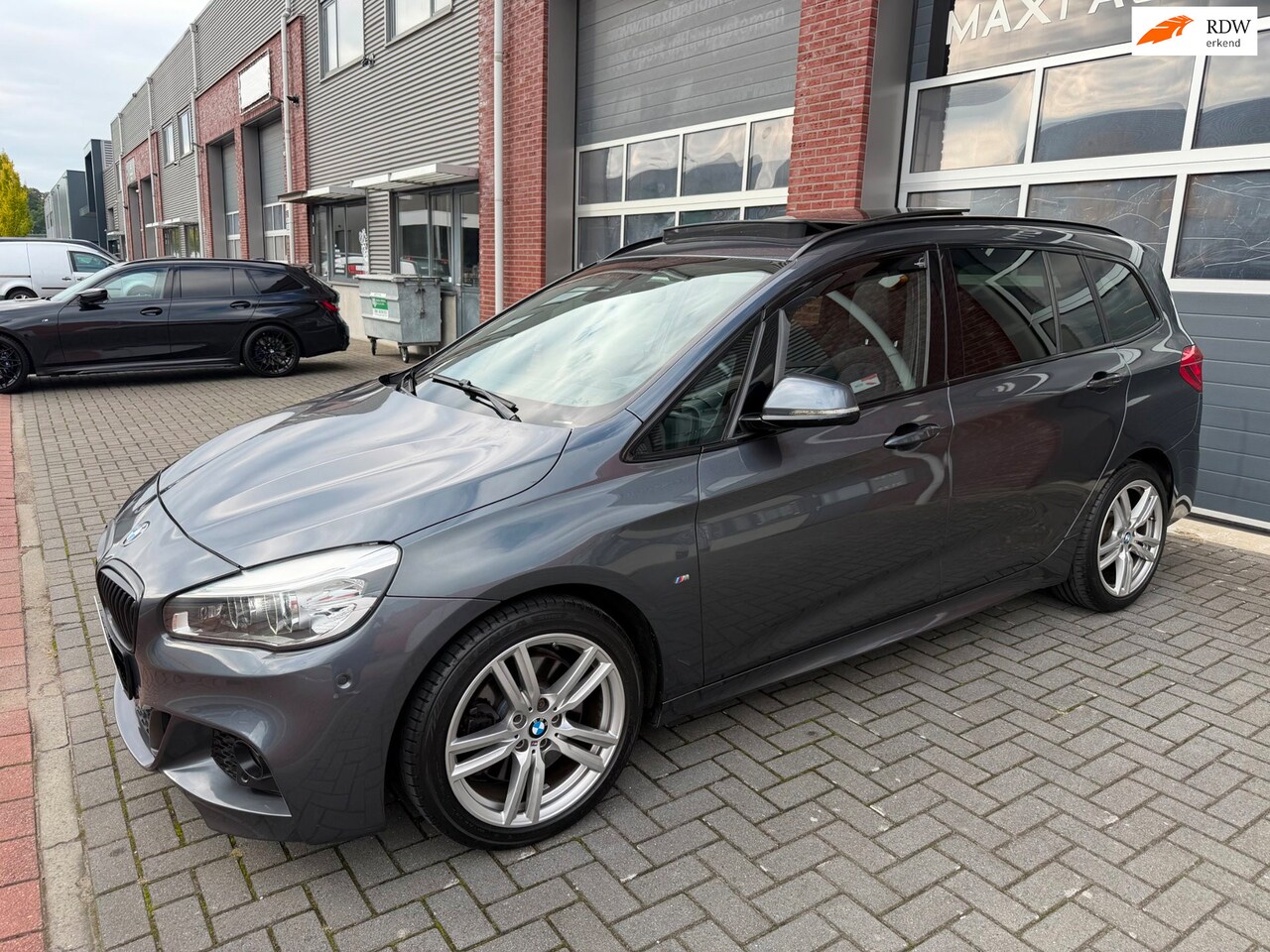 BMW 2-serie Gran Tourer - 220i 7p. M-Sport LED HUD Pano Camera - AutoWereld.nl