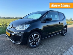 Volkswagen Up! - 1.0 / MOVE UP / AIRCO / 2 JAAR APK / FACELIFT