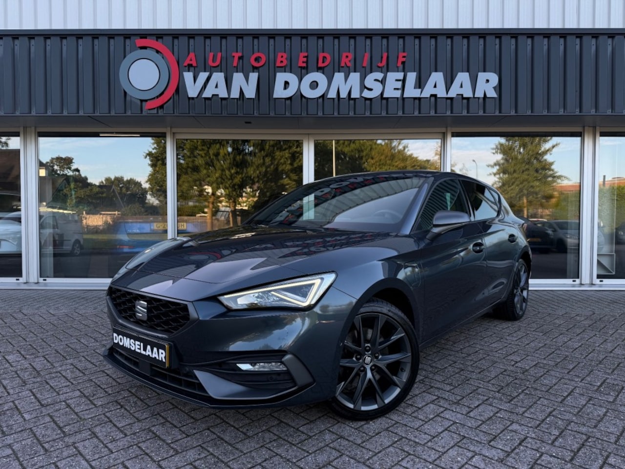 SEAT Leon - 1.4 TSI eHybrid PHEV FR - 204PK Trekhaak Camera Carplay ACC - AutoWereld.nl