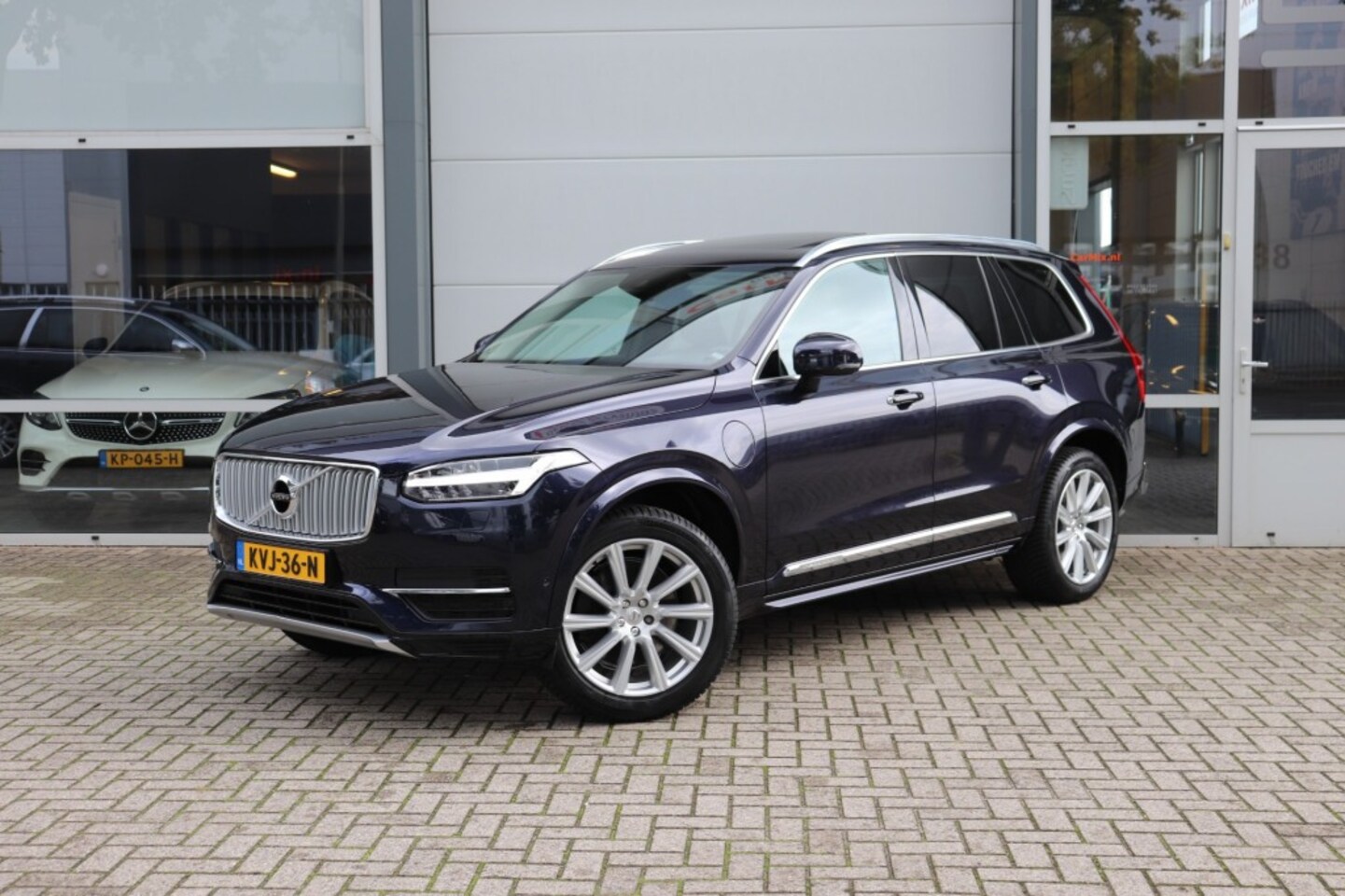 Volvo XC90 - 2.0 T8 Twin Engine AWD INSCRIPTION/EL.TREKHAAK /DEALERONDERH./PANO/20inch - AutoWereld.nl