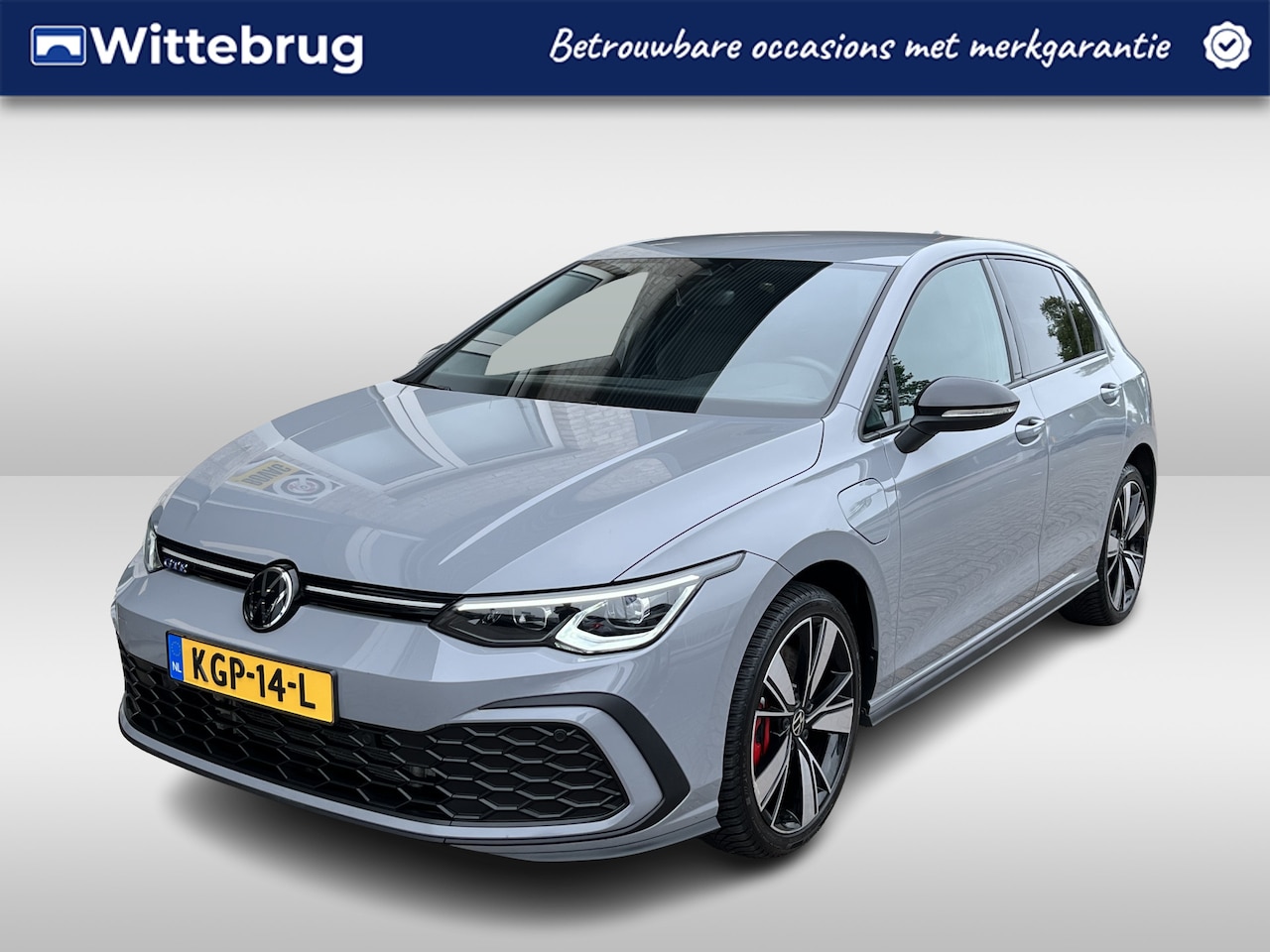 Volkswagen Golf - 1.4 eHybrid GTE / AUTOMAAT/ 245 PK/ BLACK STYLE/ TREKHAAK/ CAMERA/ PARK. SENSOREN/ STOEL-S - AutoWereld.nl