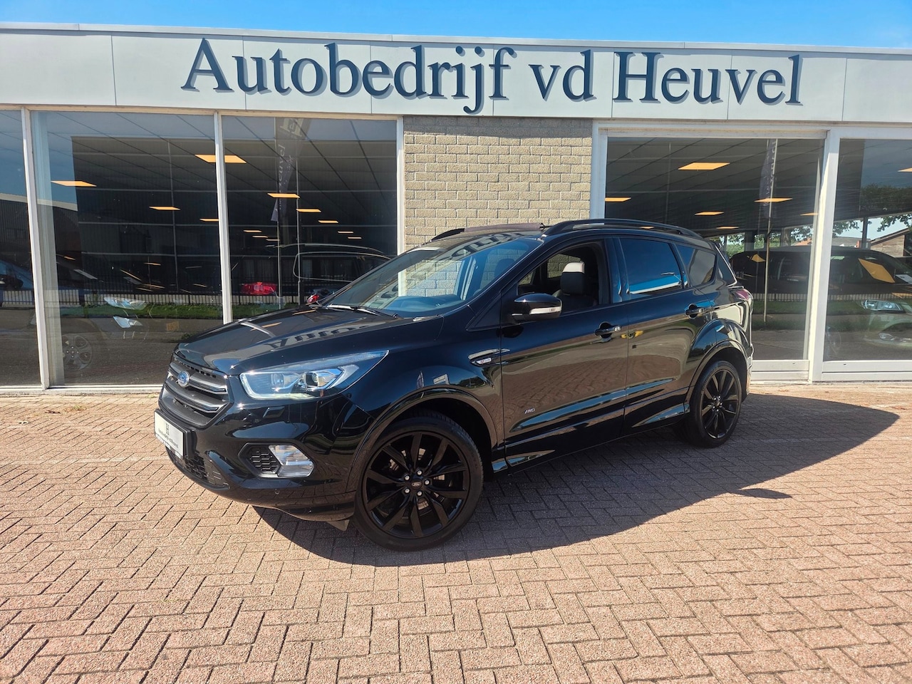 Ford Kuga - 1.5 EcoBoost ST Line All Black! Dealer onderh.*Pano*Camera*Carplay*Trekhaak*Stoel/stuur/ru - AutoWereld.nl