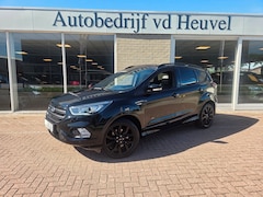 Ford Kuga - 1.5 EcoBoost ST Line All Black Dealer onderh.*Pano*Camera*Carplay*Trekhaak*Stoel/stuur/rui