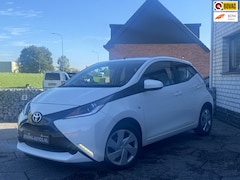 Toyota Aygo - 1.0 VVT-i x-now/ Camera/ AC/ Navi/ Carplay/ Elec. spiegels