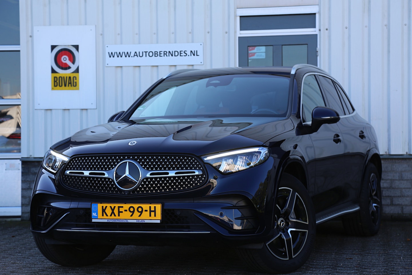 Mercedes-Benz GLC-klasse - 300e Plug in hybride 4MATIC AMG Line*Perfect MB Onderh.*Luchtvering/Elek. Trekhaak/360/ACC - AutoWereld.nl