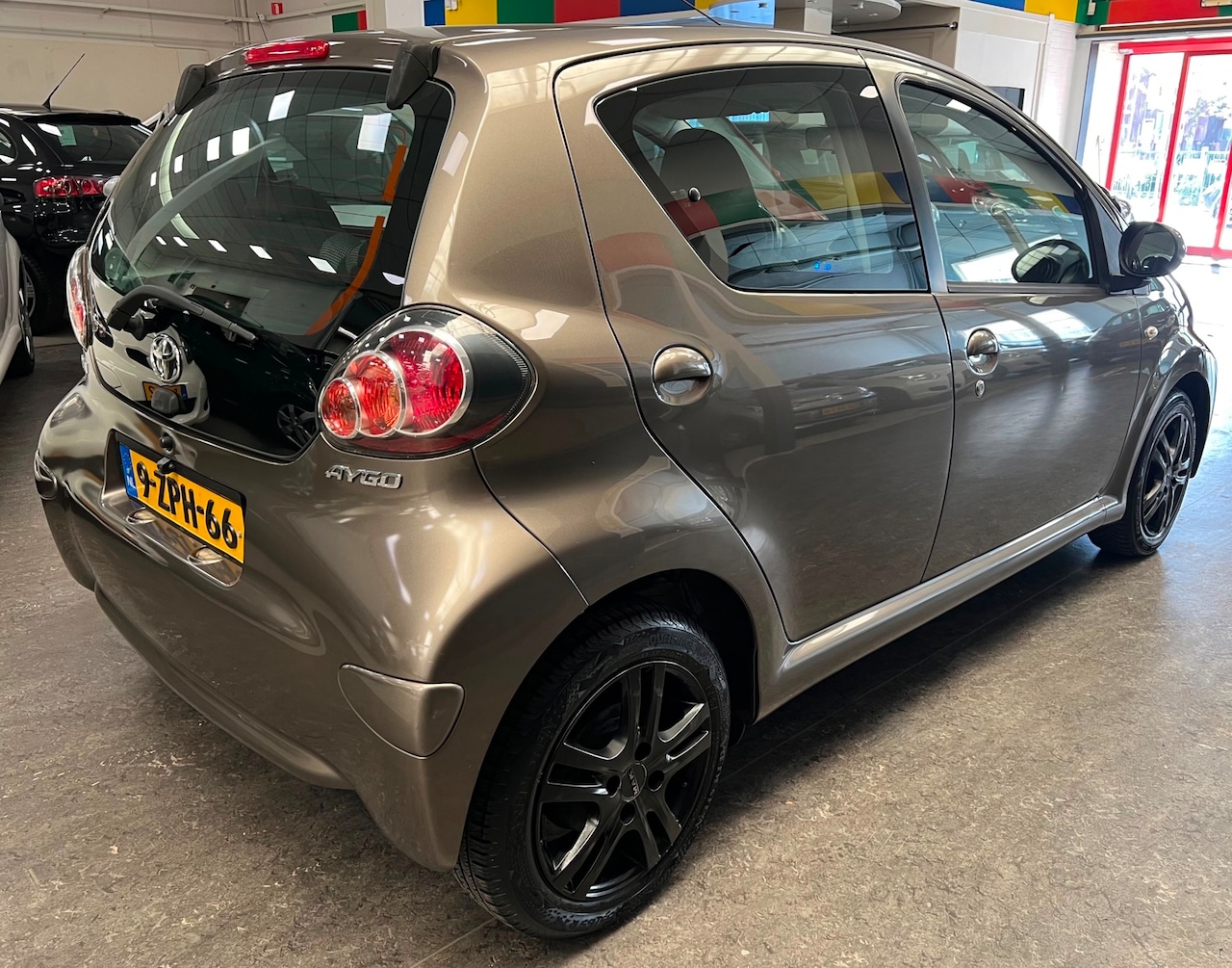 Toyota Aygo - 1.0 VVT-i Comfort Orange Elektrische Raam - Airco - AutoWereld.nl