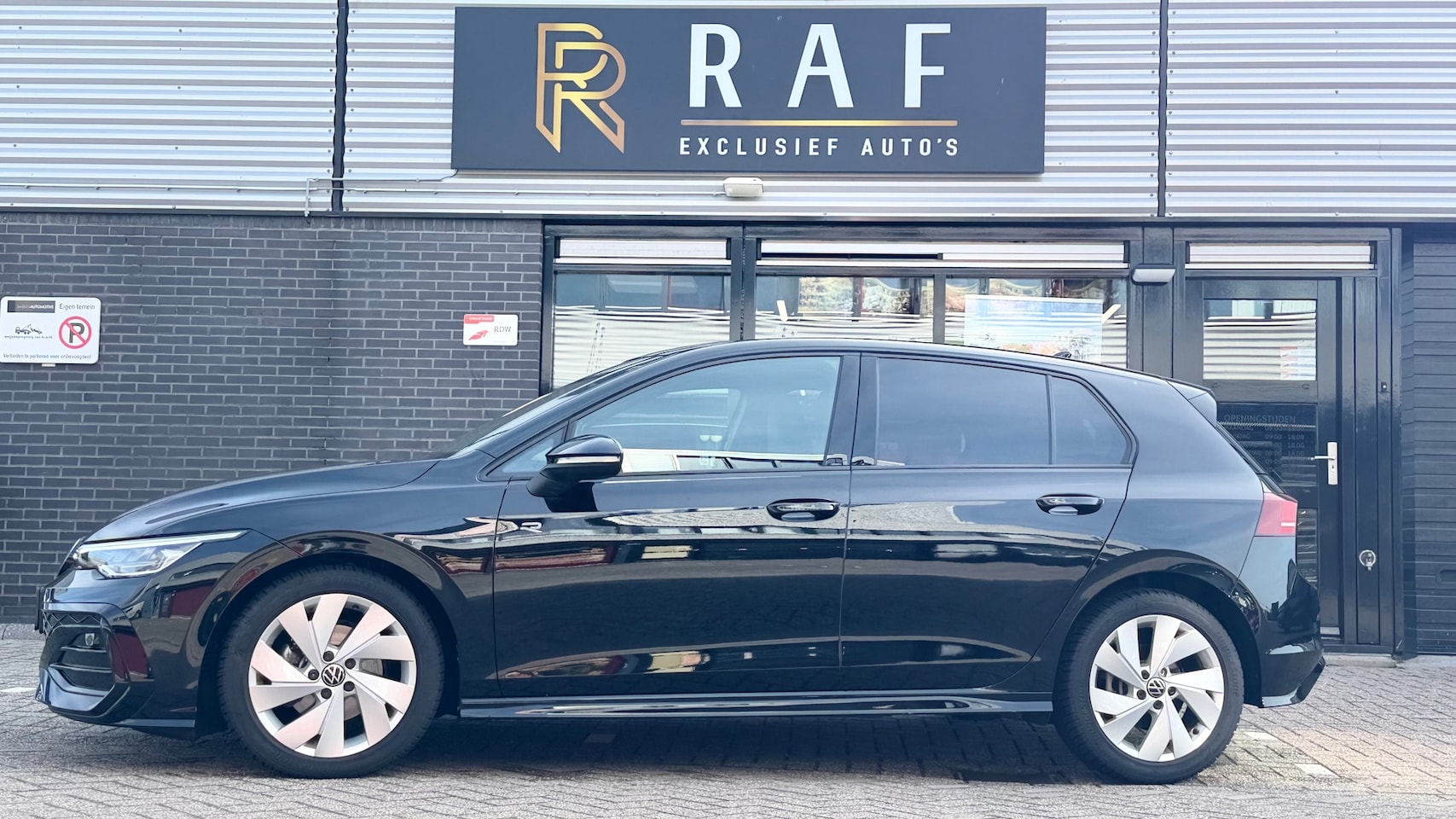 Volkswagen Golf - 1.5 eTSI R-Line Edition 1.5 eTSI R-Line Edition,Schakel 6BAK,Carplay,Stoelverw,Assist,Sfeerverlichtimg - AutoWereld.nl