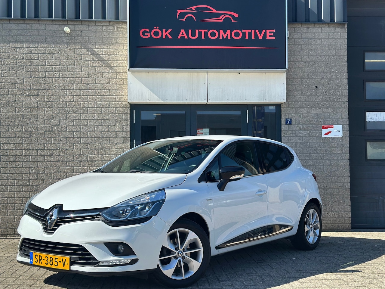 Renault Clio - 0.9 TCe Limited / NAP / PDC / Navi / Airco / LM Velgen / LED / Cruise Control - AutoWereld.nl