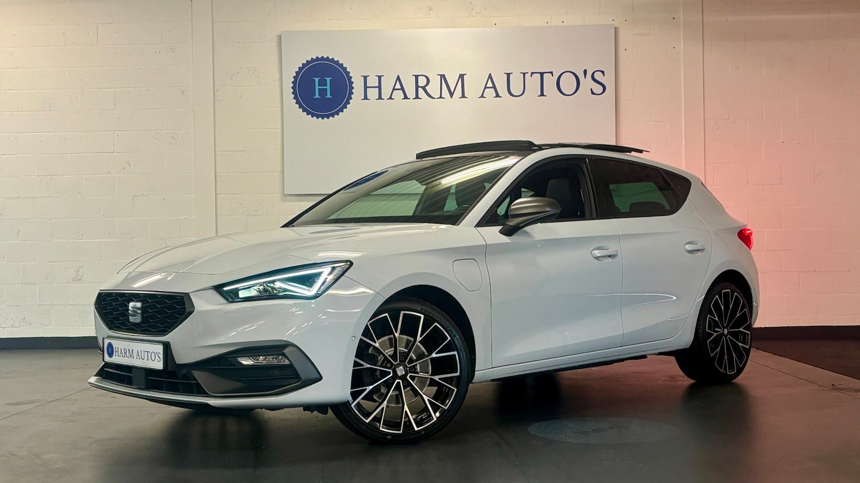 SEAT Leon - 1.4 TSI eHybrid PHEV FR 204pk Pano / Navi / LED / CAM / Vitrual - AutoWereld.nl