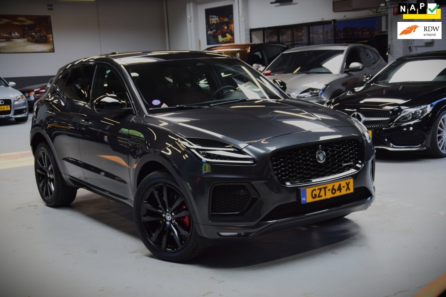 Jaguar E-Pace - 1.5 P270e R-Dynamic HSE Navi|Leder|1e Eig|Dealer Onderhouden|Org.NL|Nwp.80.000 - AutoWereld.nl