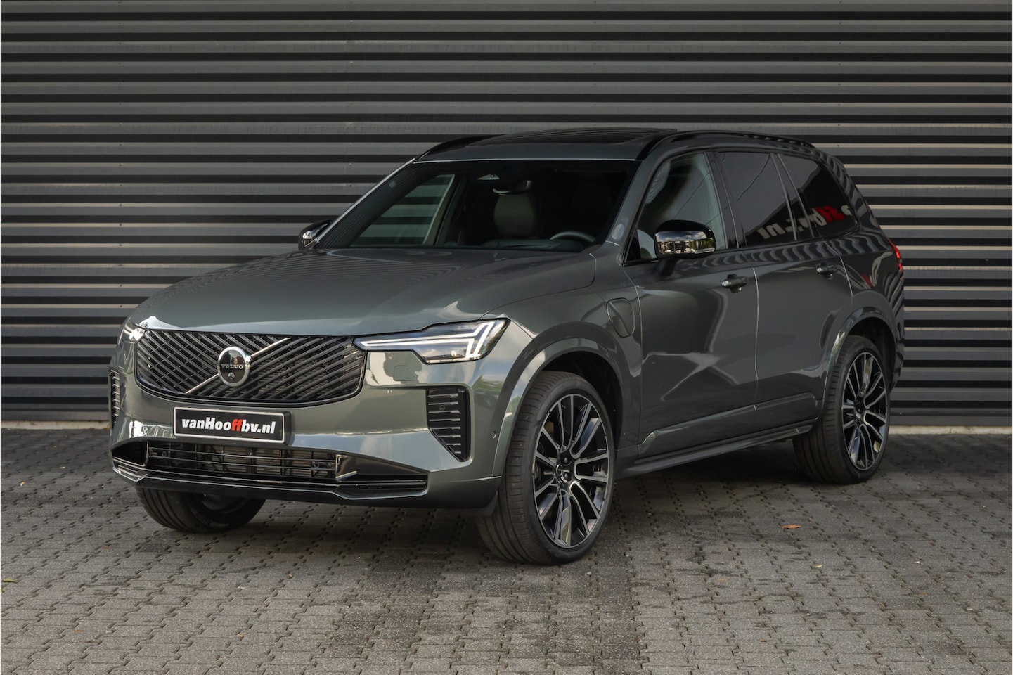 Volvo XC90 - 2.0 T8 Plug-in hybrid AWD Ultra Dark Luchtvering- Bowers & Wilkins - AutoWereld.nl