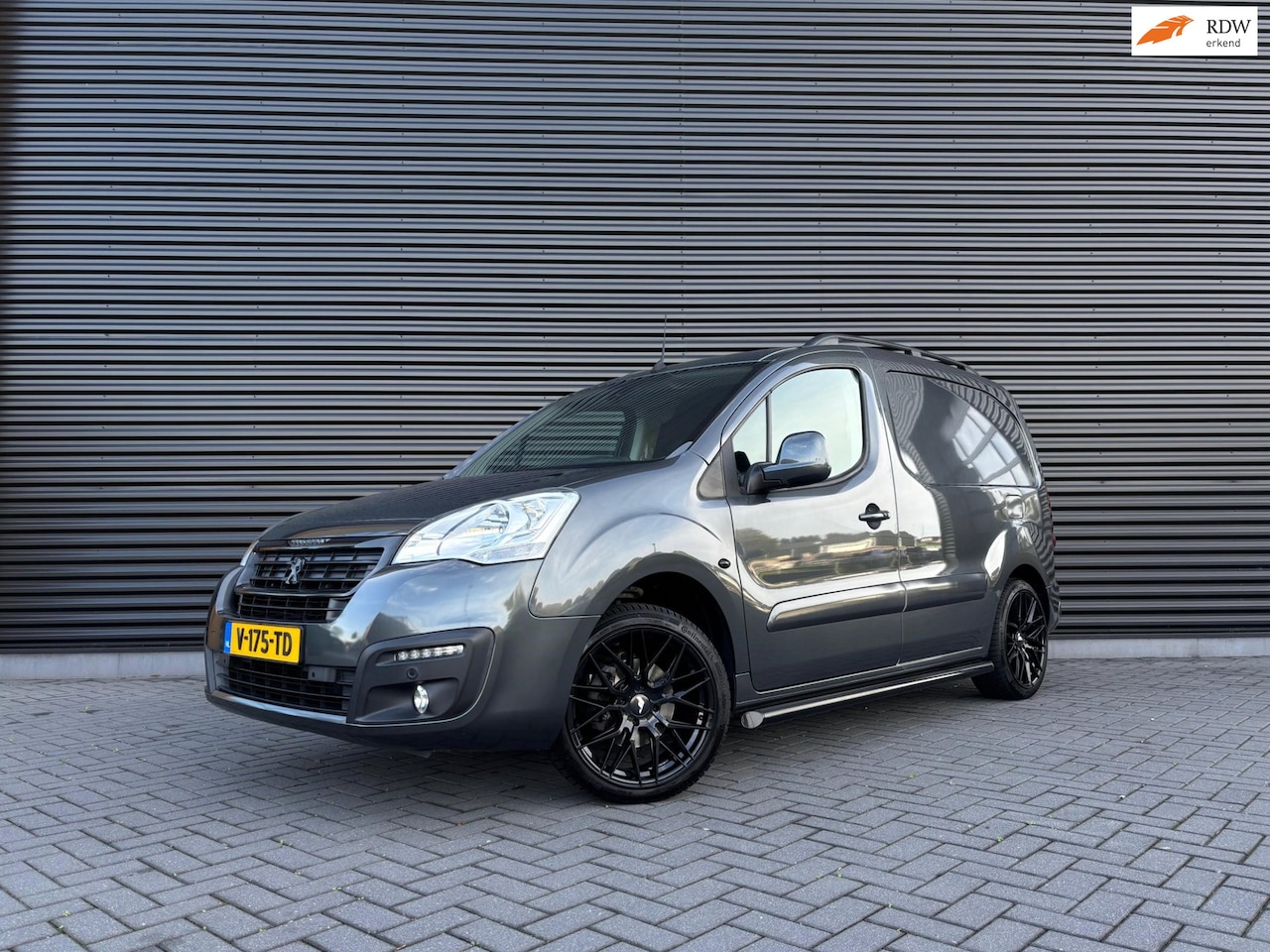 Peugeot Partner - 120 1.6 BlueHDi 100 L1 Premium Pack S&S |CARPLAY| SENSOREN| TREKHAAK| CRUISE| - AutoWereld.nl