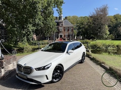 BMW i5 Touring - eDrive40 Business Edition 84 kWh | SOH 96% | Pano | BTW |