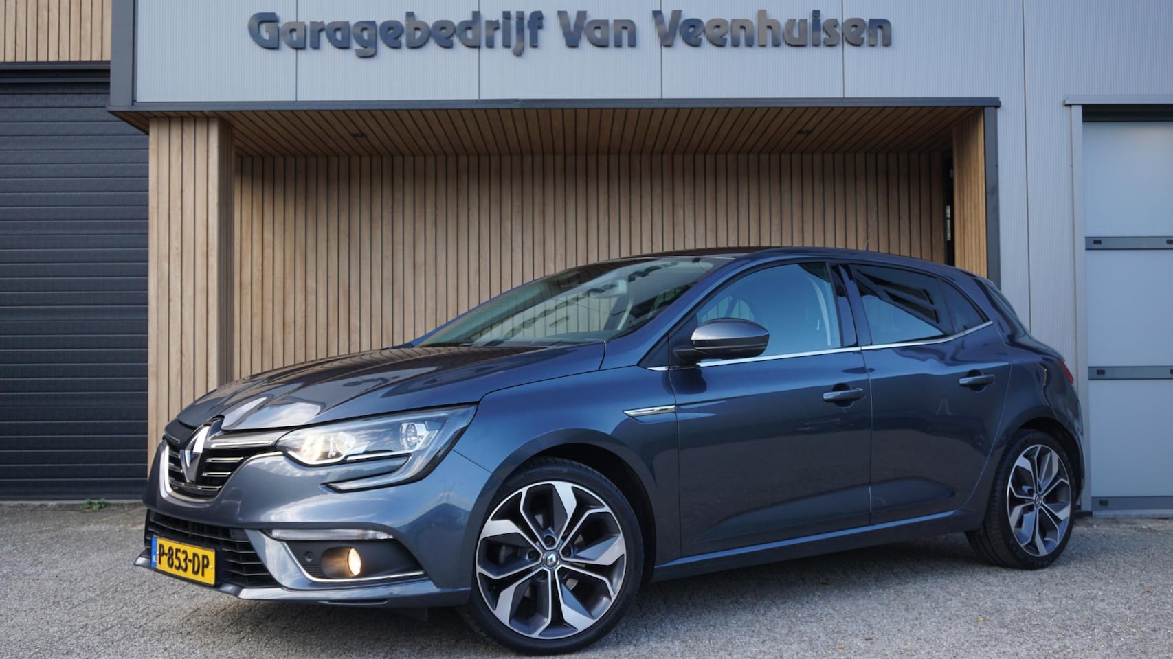 Renault Mégane - 1.3 140pk TCe Bose Xenon Cruise Pdc Keyless Navi *94610km* Bose 18 inch LM a.Camera - AutoWereld.nl
