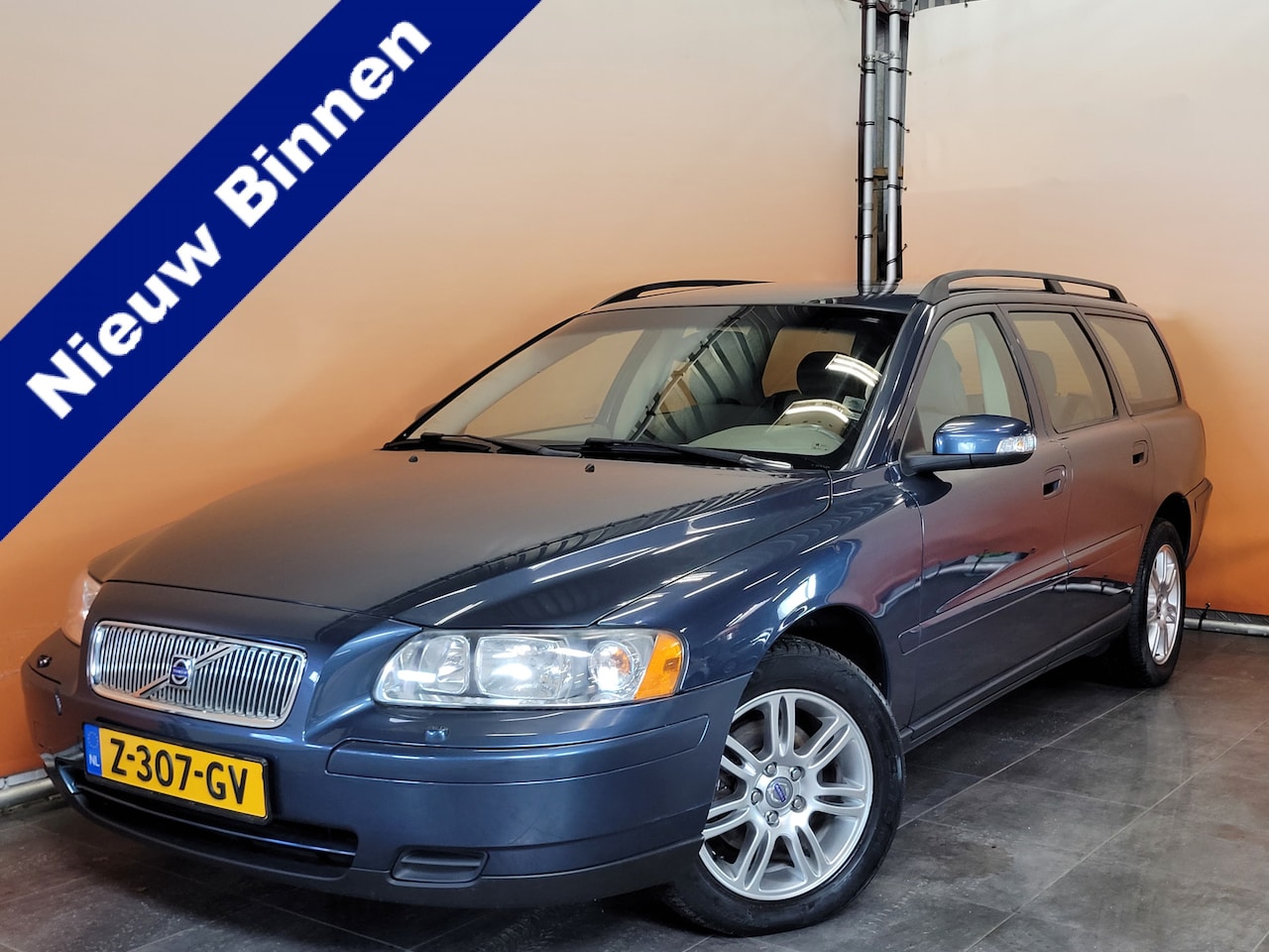 Volvo V70 - 2.4 Edition Classic lage km stand | - AutoWereld.nl