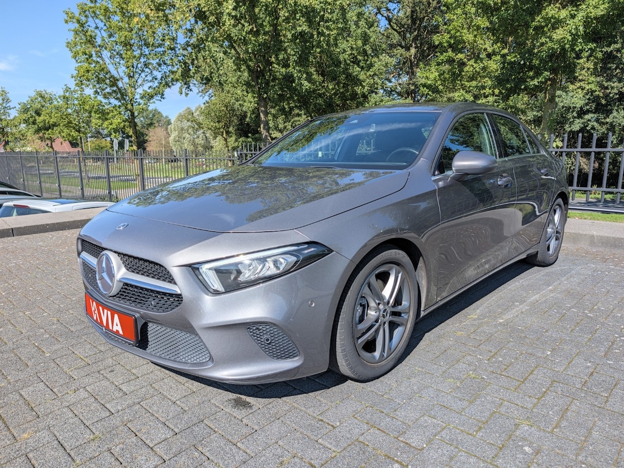 Mercedes-Benz A-klasse - 200 | 163PK | Business + | Trekhaak | ACC | ECC | Stoelverw. | Halfleer | Camera | PDC | L - AutoWereld.nl