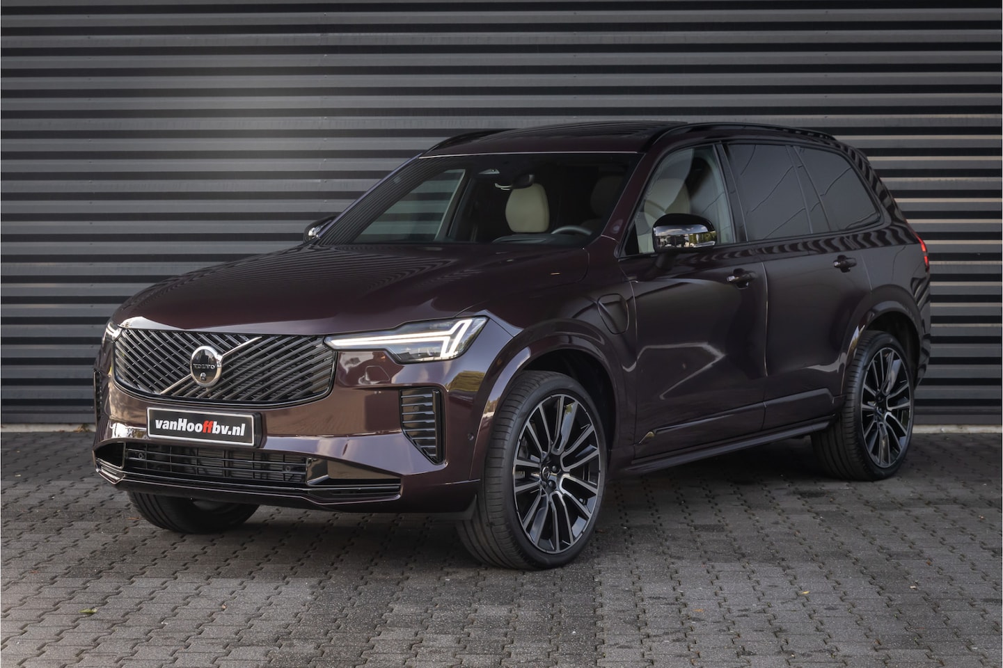 Volvo XC90 - 2.0 T8 Plug-in hybrid AWD Ultra Dark Luchtvering- Bowers & Wilkins - AutoWereld.nl
