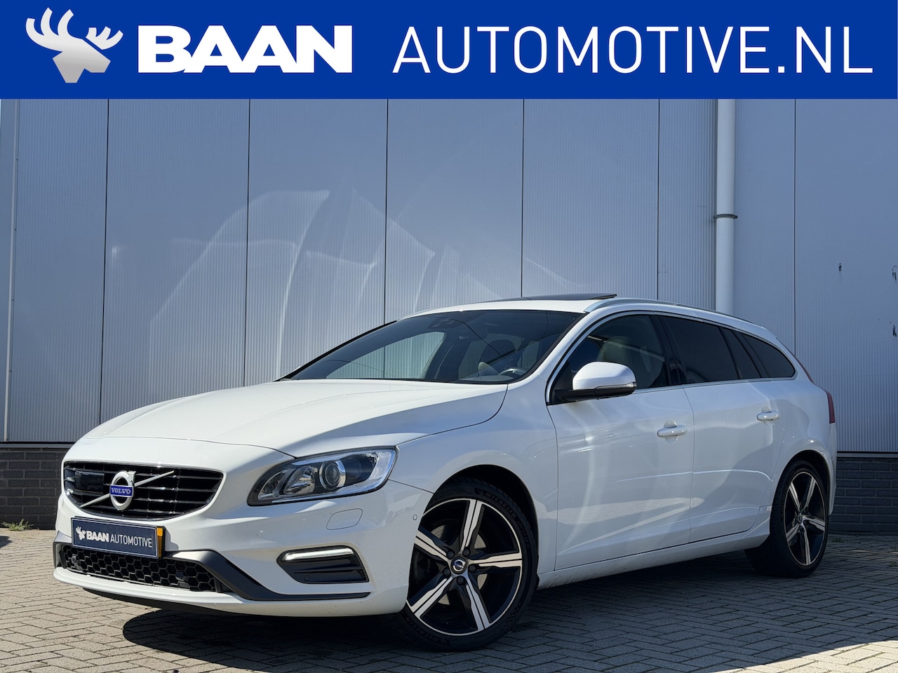Volvo V60 - 2.0 T4 Business Sport | R-Design | Nwe. distributie | Adaptive | Schuifdak | Trekhaak - AutoWereld.nl