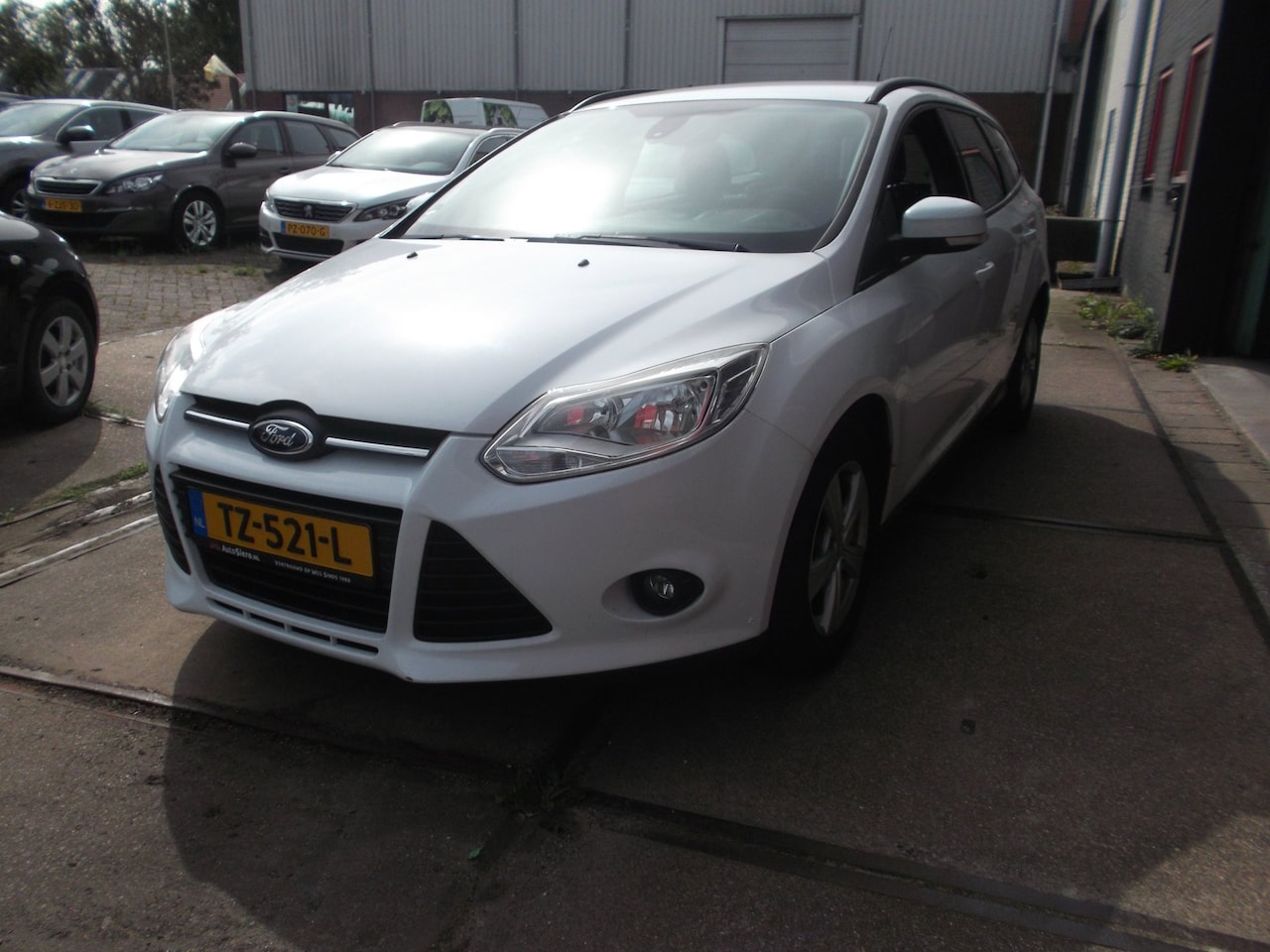 Ford Focus Wagon - 1.0 EcoBoost Trend koppakking lek loopt wel - AutoWereld.nl