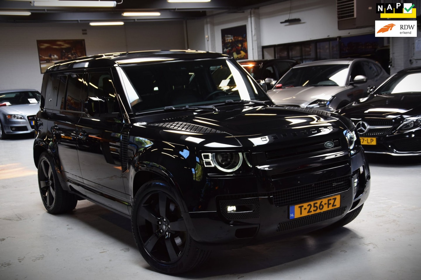 Land Rover Defender 110 - 2.0 P400e 110 X-Dynamic HSE|Panoramadak|BTW|Org.NL|Gr.Scherm|ACC|1e EIg - AutoWereld.nl