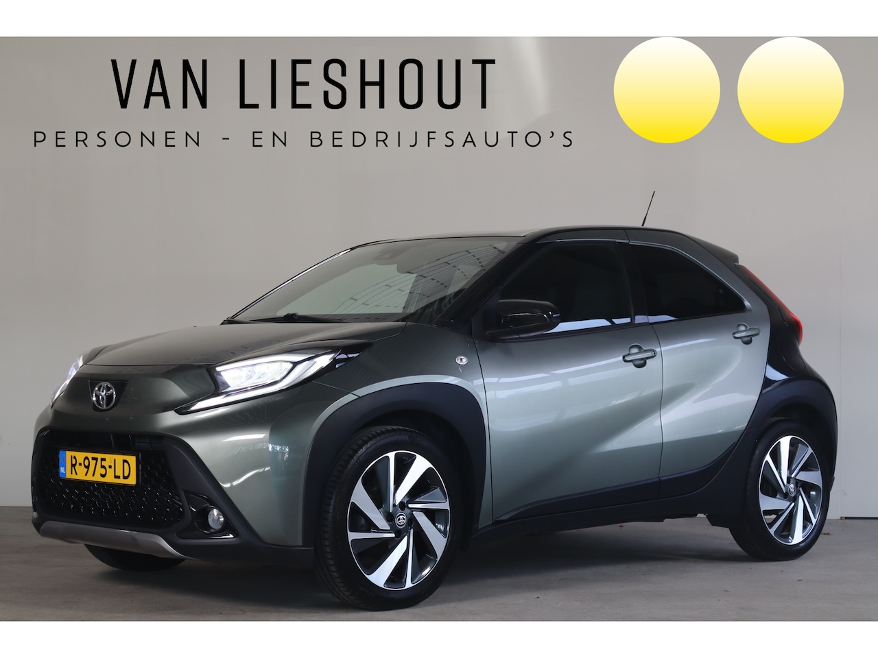 Toyota Aygo X - 1.0 VVT-i S-CVT Envy NL-Auto!! Apple Car-Play I Camera I Adap.cruise - AutoWereld.nl