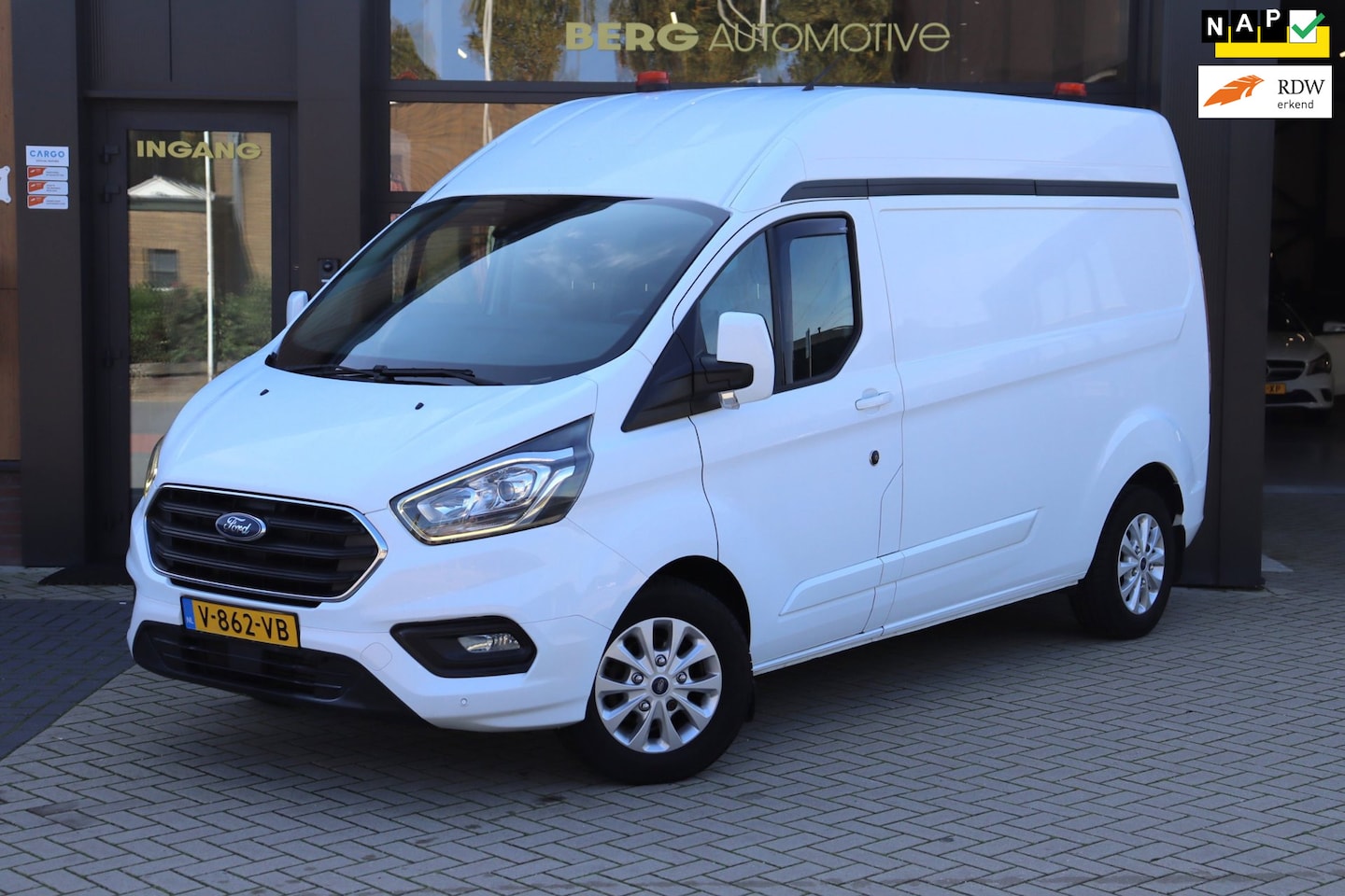 Ford Transit Custom - 300 2.0 TDCI L2H2 Limited | NAP | Eerste Eigenaar | Distributie Vervangen | Apple Carplay - AutoWereld.nl