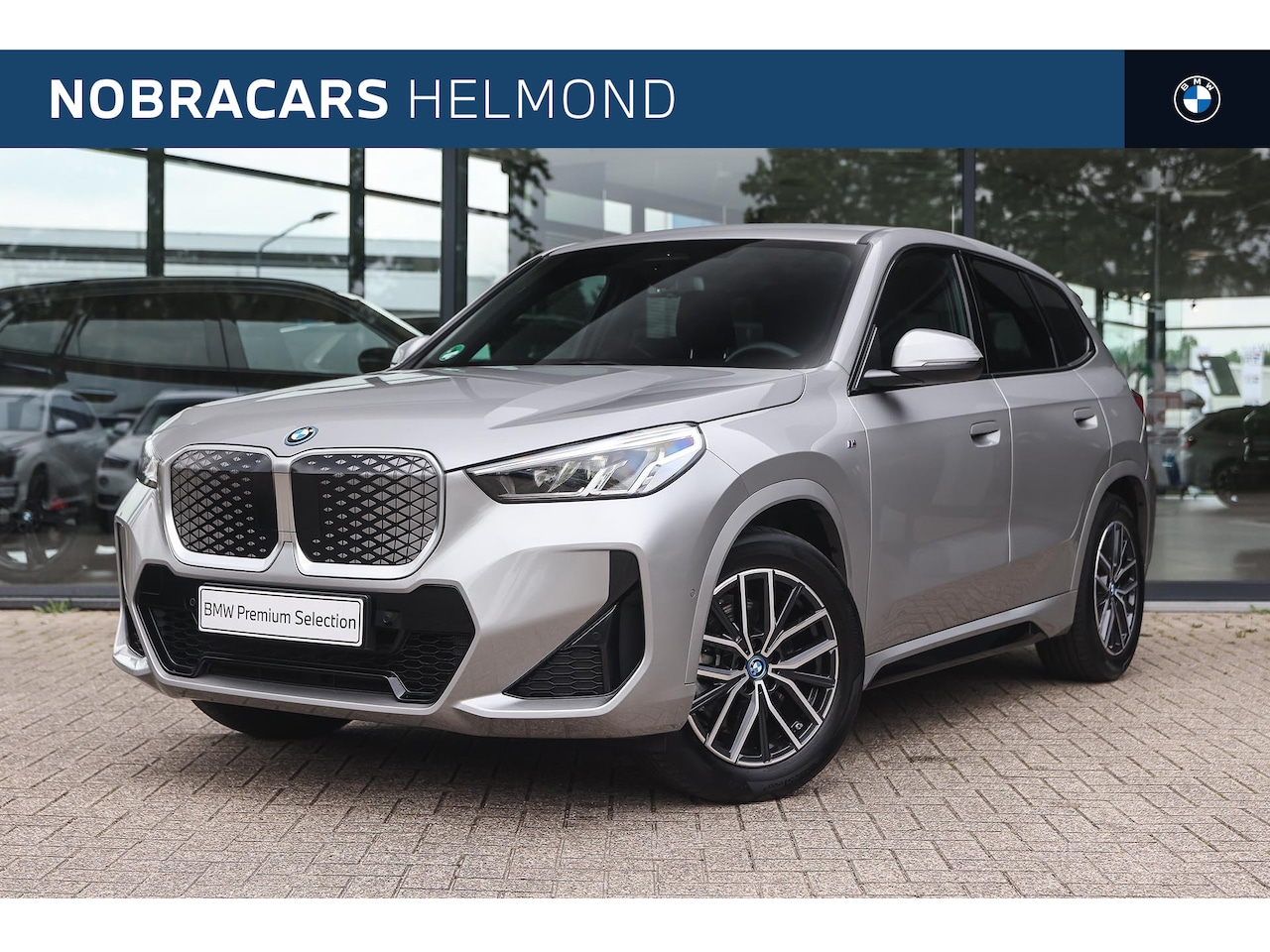 BMW iX1 - xDrive30 M Sport / Sportstoelen / Achteruitrijcamera / M Adaptief onderstel / Stoelverwarm - AutoWereld.nl