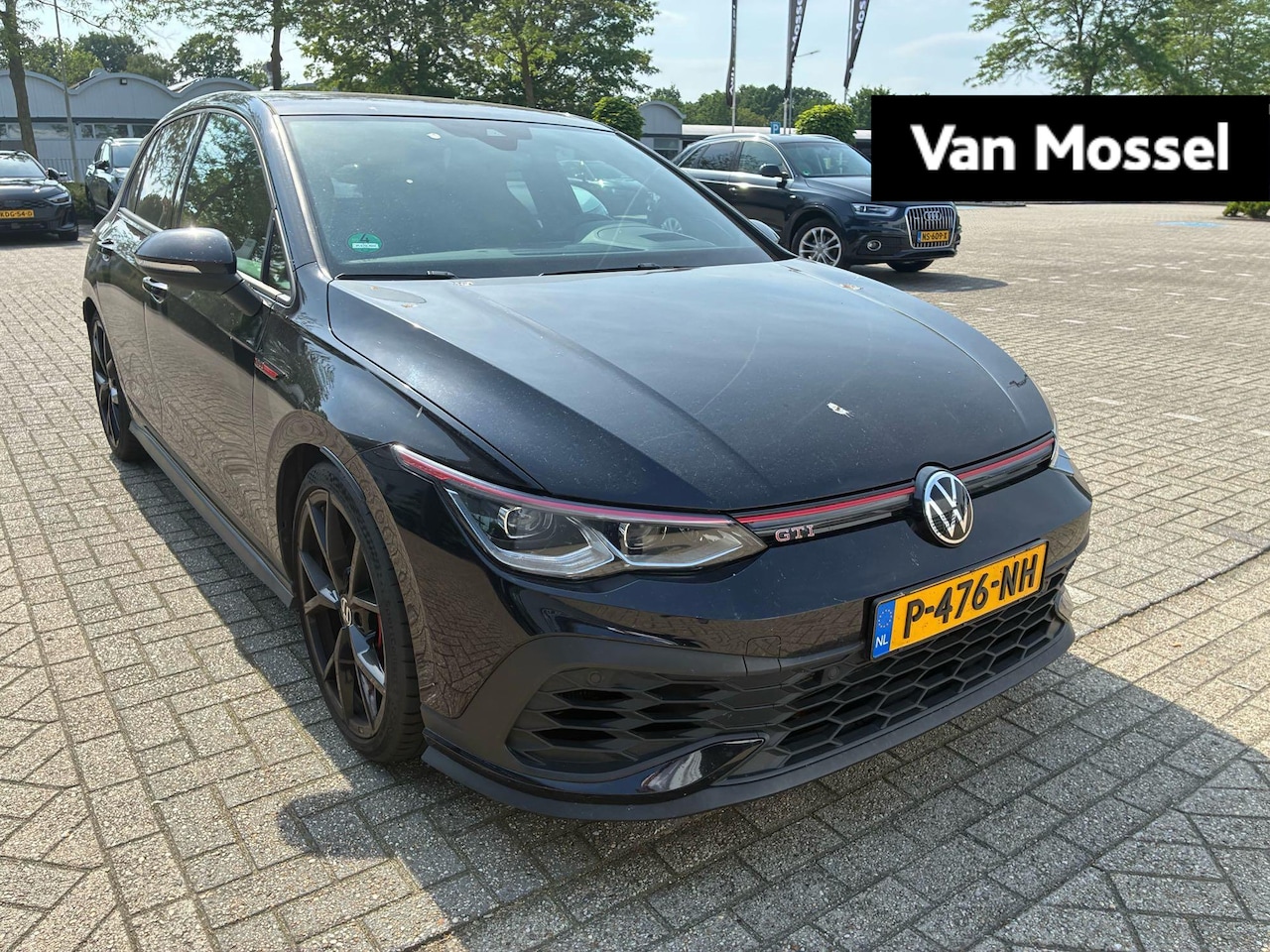 Volkswagen Golf - 2.0 TSI GTI | Panorama dak | Head-up display | Stoelverwarming | Camera | 19 Inch Velgen | - AutoWereld.nl