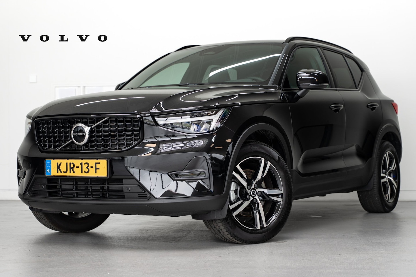 Volvo XC40 - B4 197PK Plus Dark | Trekhaak | Getint Glas | Geheugen | Elek Stoelen - AutoWereld.nl