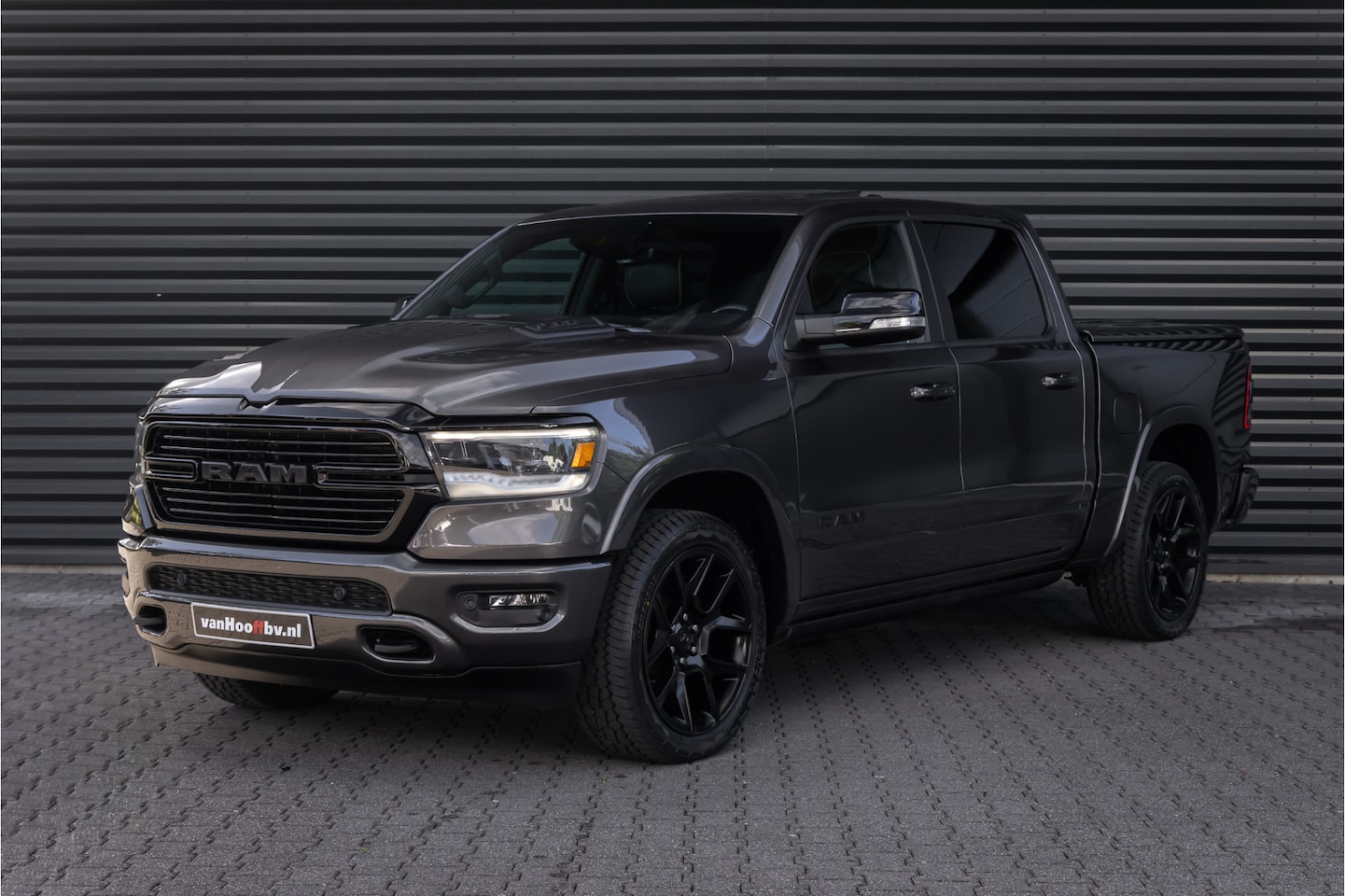 Dodge Ram 1500 - 5.7 V8 4x4 Crew Cab Laramie Pano - Harman Kardon - Trekhaak - AutoWereld.nl