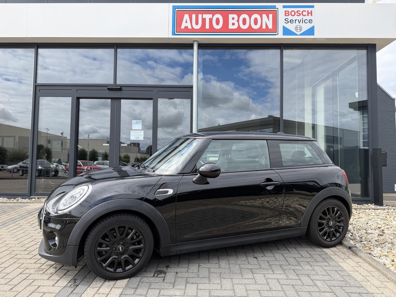 MINI 3-Deurs - 1.5 136PK : NAVI/LEER/LED/PDC/ CLIMA/S&S/MEDIA/BTA/SPORTZETELS/LMV/ .NL AUTO/KM=NAP - AutoWereld.nl