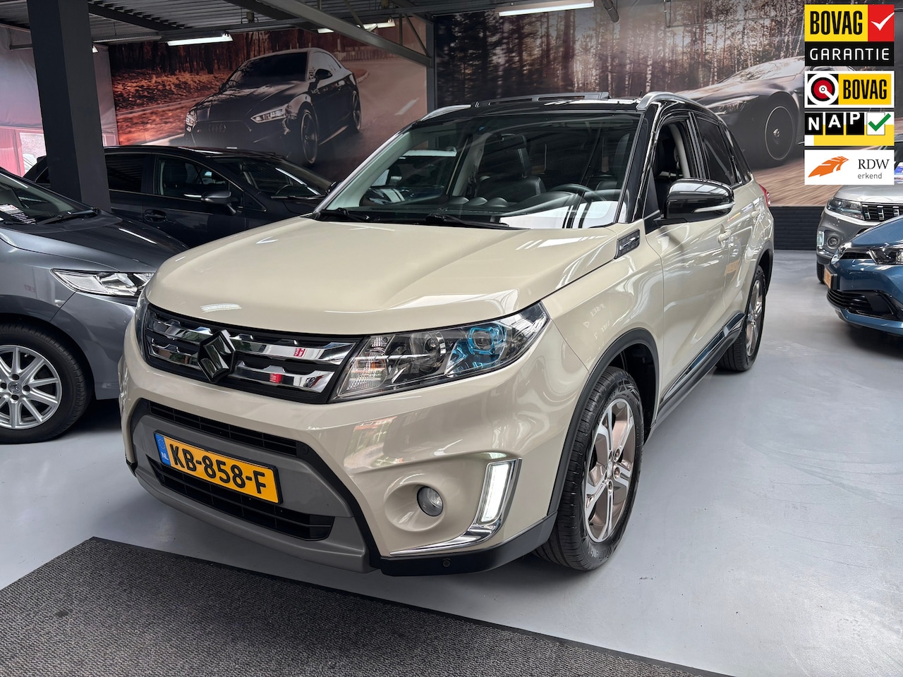 Suzuki Vitara - 1.6 High Executive / Camera / Panorama Dak - AutoWereld.nl