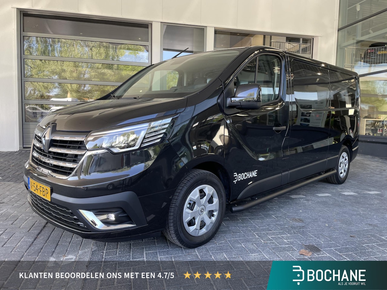 Renault Trafic - 2.0 dCi 110 T30 L2H1 Work Edition | Trekhaak | Betimmering | Sidebars | All-Season banden - AutoWereld.nl