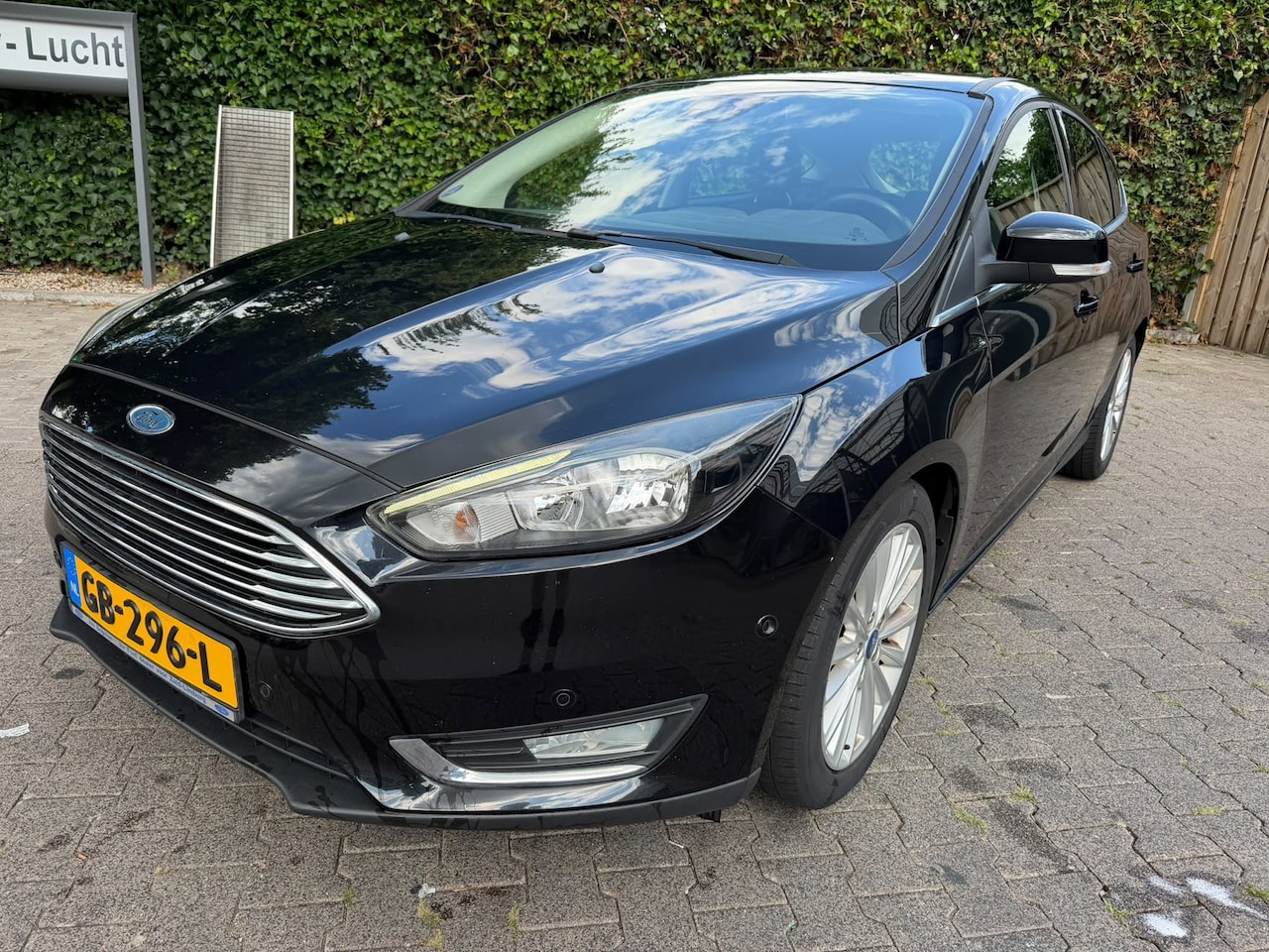 Ford Focus - 1.0 Titanium Edition - D-Riem Verv - Cam - Navi - AutoWereld.nl