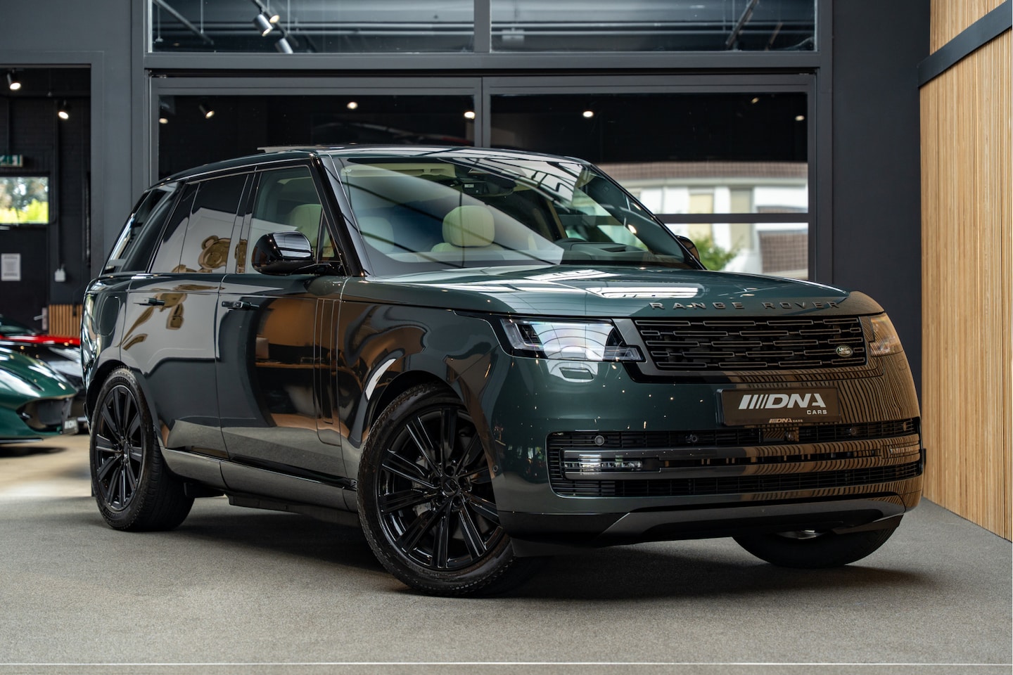 Land Rover Range Rover - P460e HSE Meridian 3D Lederpakket Pano 3.0 P460e HSE PHEV - AutoWereld.nl