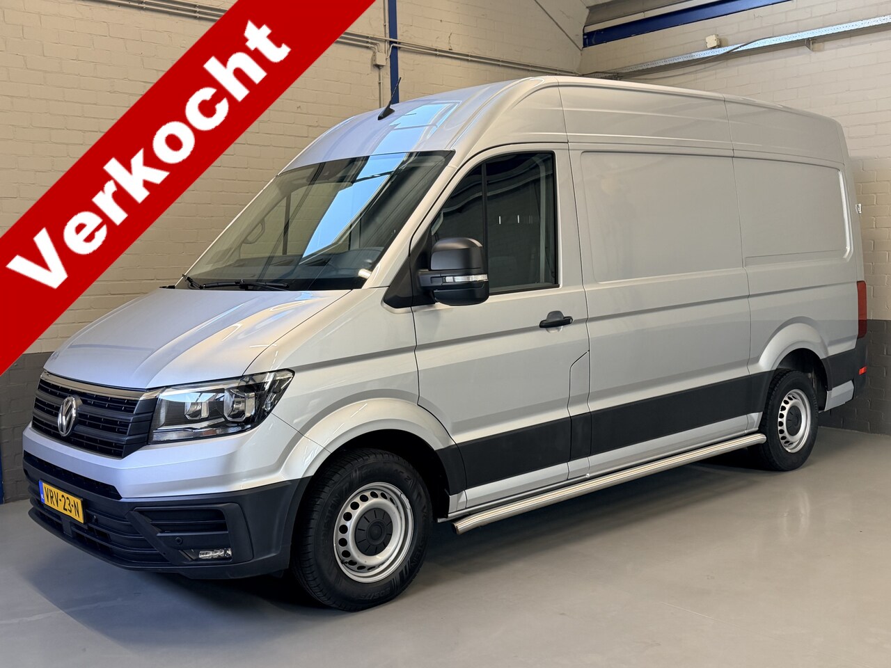 Volkswagen Crafter - 35 2.0 TDI L3H3 Highline | Nav | Trekhaak | PDC - AutoWereld.nl