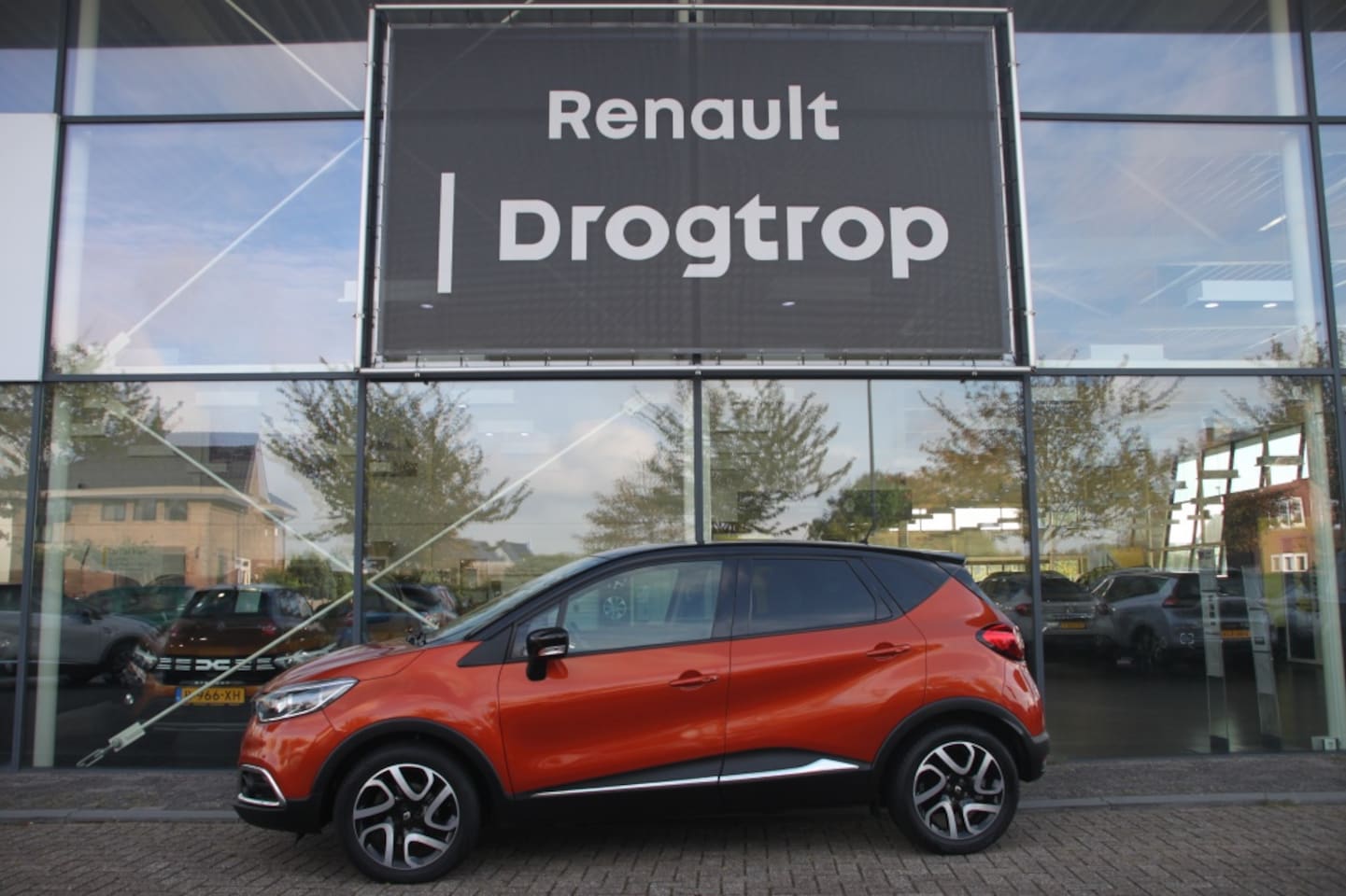 Renault Captur - 120PK-DYNAMIQUE-AUTOM-95DKM-NAVI-CLIMA-CRUISE-LMV- - AutoWereld.nl